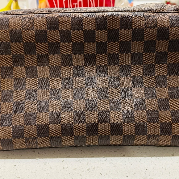 Louis Vuitton Neverfull Bag - Picture 3 of 10